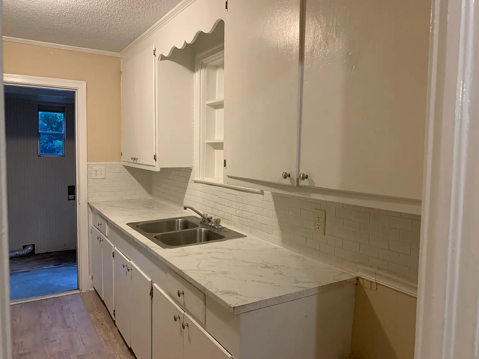 4 bed, 1000 sqft, $1,325 — Photo 2
