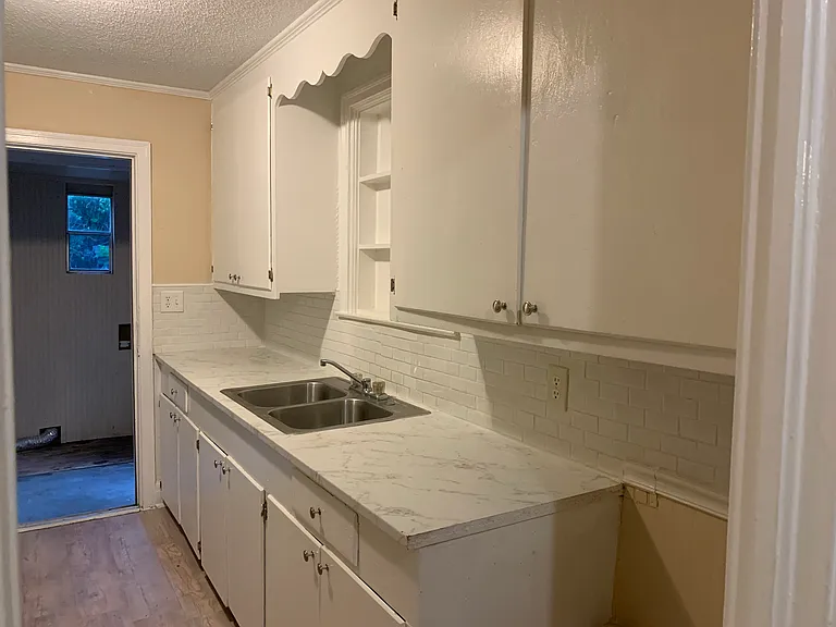 455 Allen Dr — Photo 2