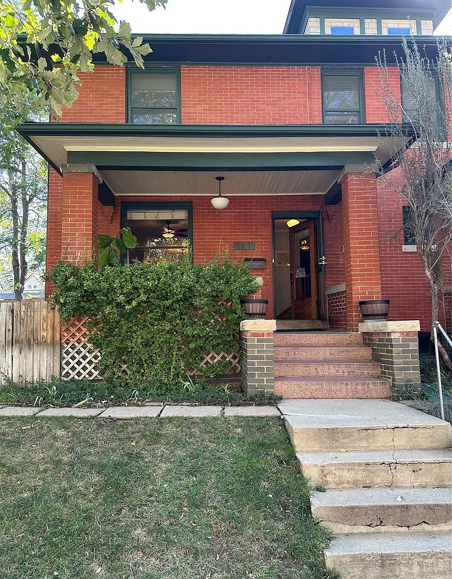 3 bed, 1.5 bath, 2120 sqft, $3,300 — Photo 1