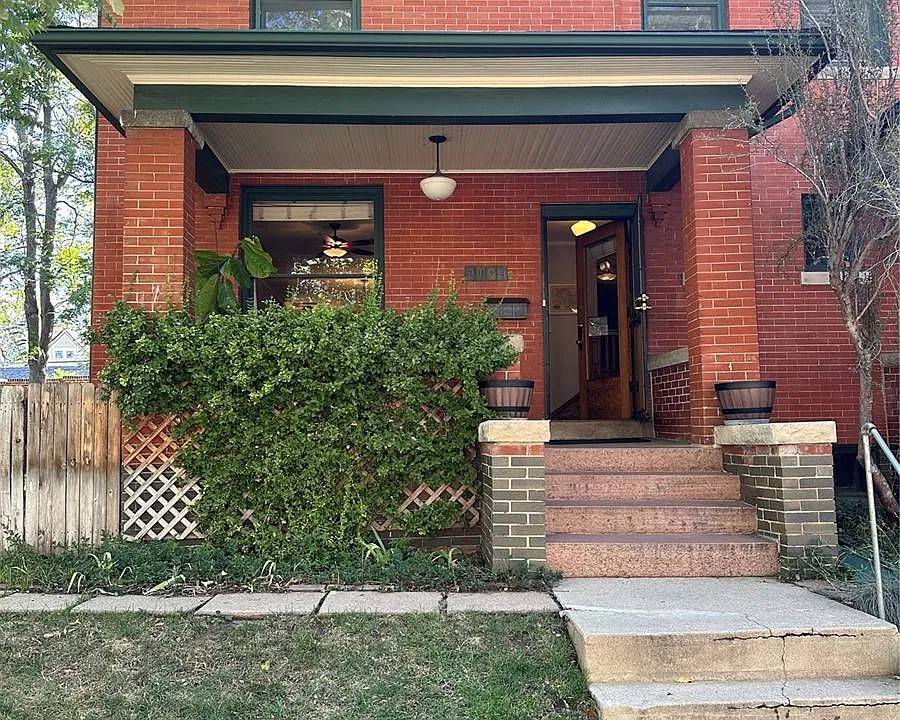 2104 N Vine St