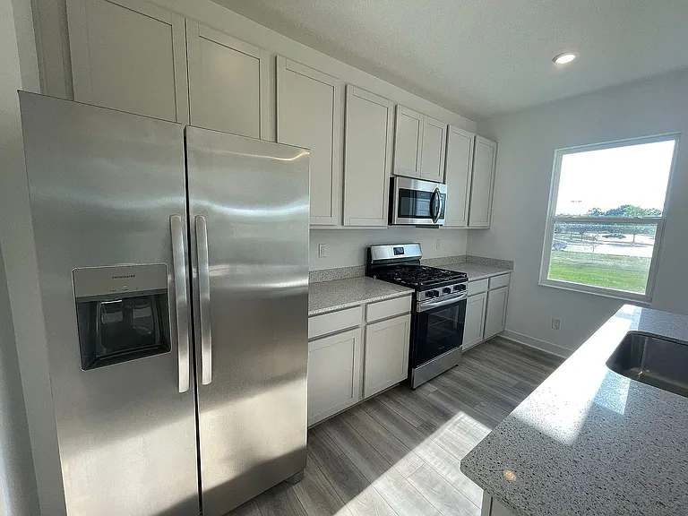 1066 Tansley Ln — Photo 14