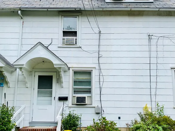 28 S 8th St, Perkasie, PA 18944