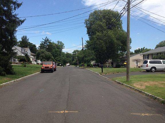 5th image of 163 Linden St