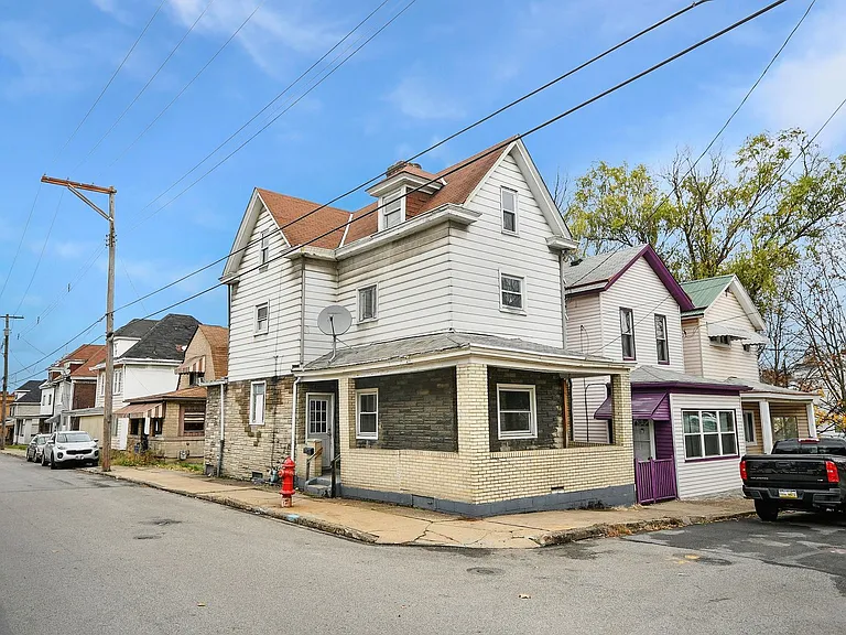 1243 Evans St — Photo 2