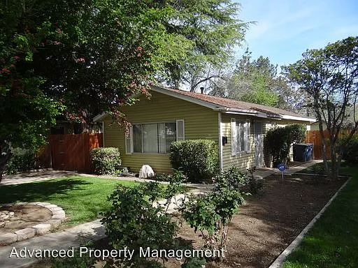 203 E East St photo 1