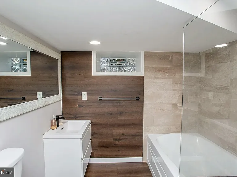 501 E Mount Airy Ave — Photo 29