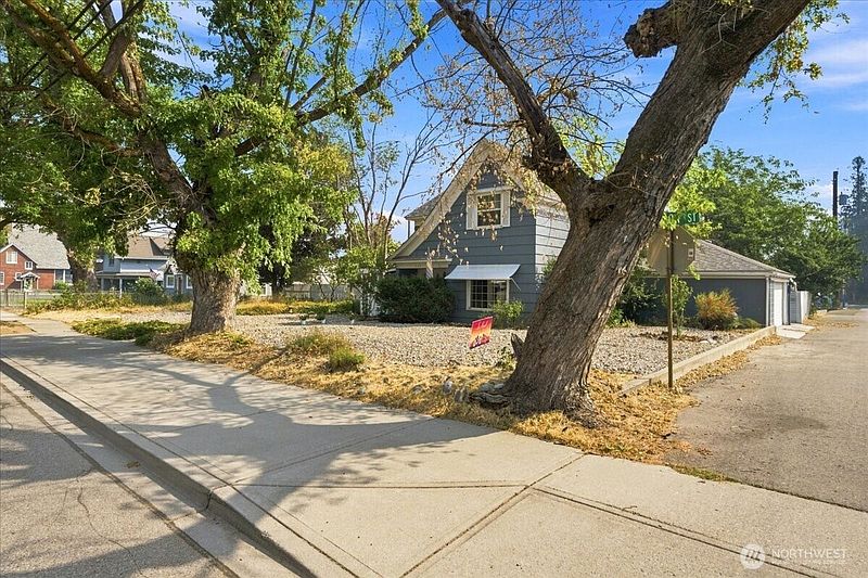 3rd image of 225 S Division Street