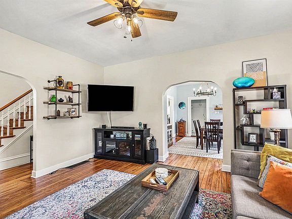 5th image of 4027 Clark Ave