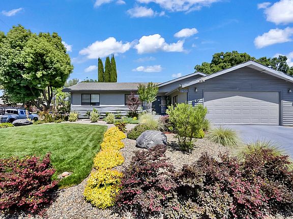3rd image of 2727 Buttonwillow Ave