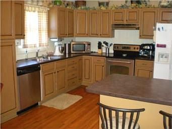 4th image of 900 Black Oak Dr