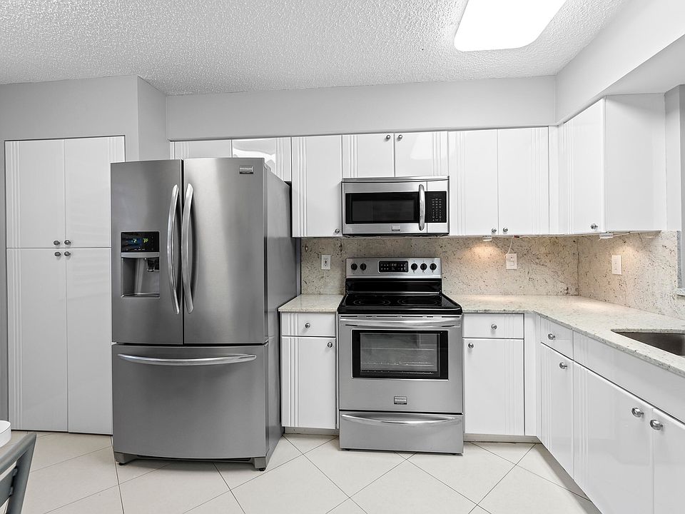 1st image of 14112 Huntington Pointe Drive #105