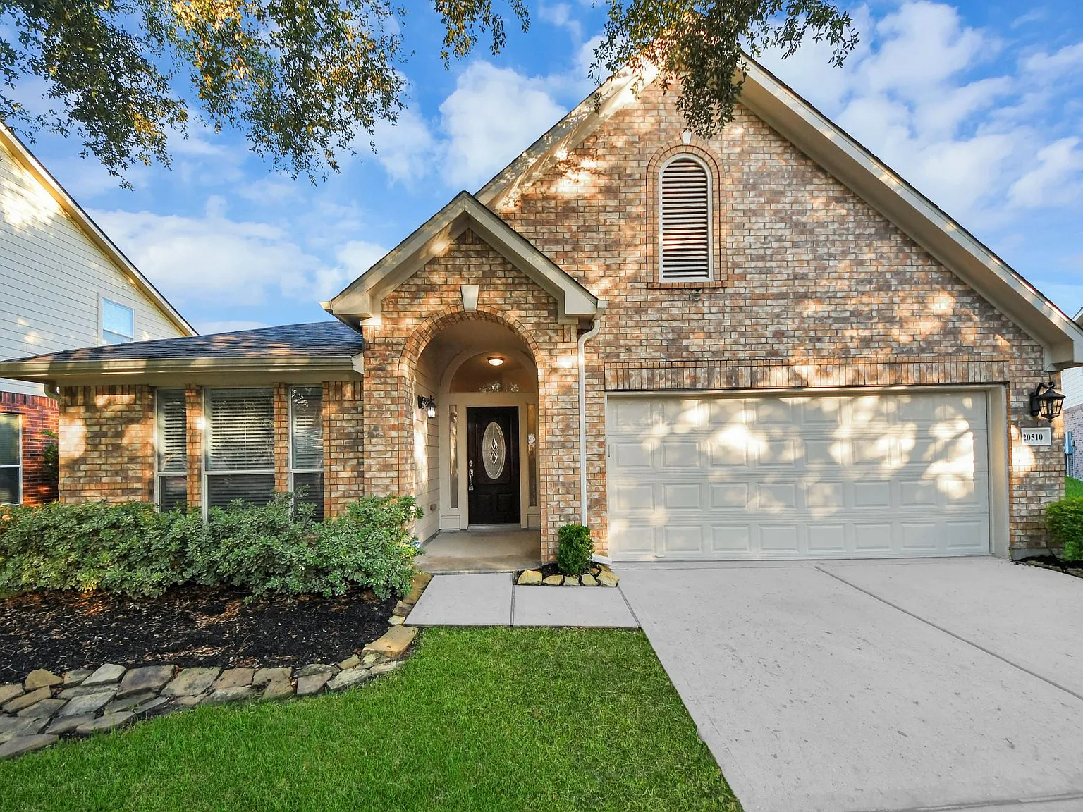 3 bed, 2.0 bath, 1950 sqft, $2,175 — Photo 4