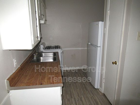 4th image of 1056 Poplar Ave APT 7