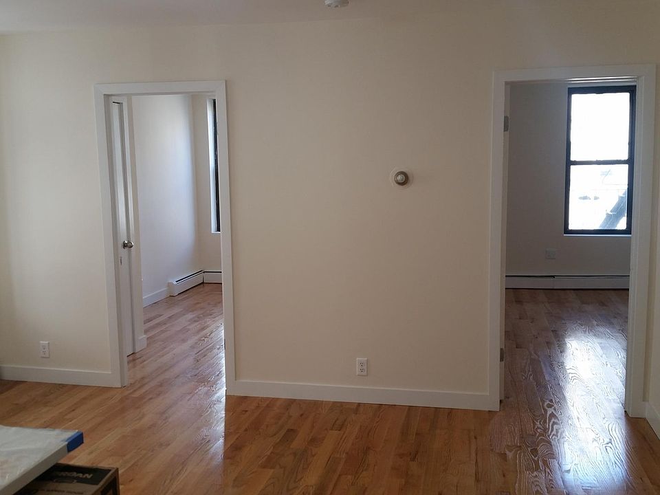 1st image of 194 Bay 22nd St