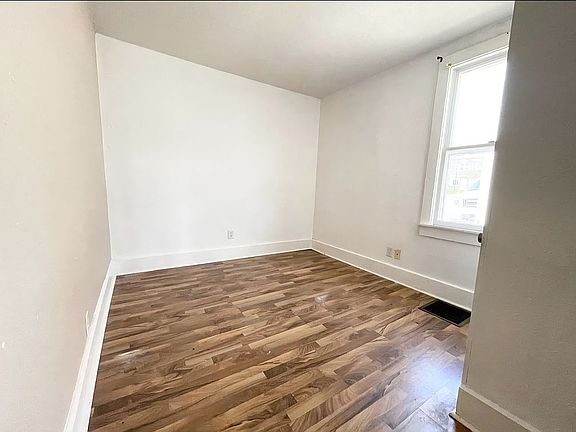 3rd image of 115 Roselawn Ave
