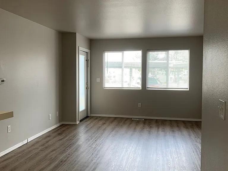 6733 W Overland Rd — Photo 2