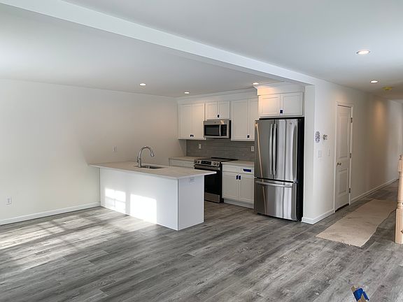 Kithen with modern appliances.