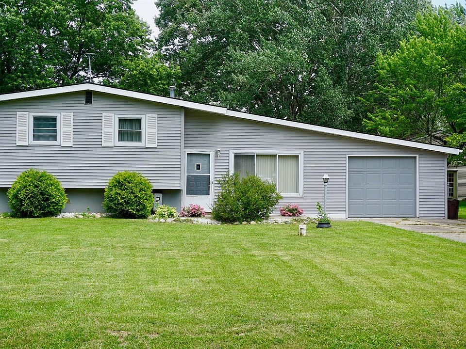 1st image of 2465 Maplelawn Dr