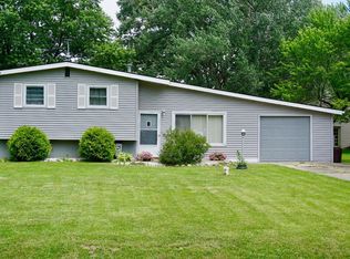 2465 Maplelawn Dr, Burton, MI 48519