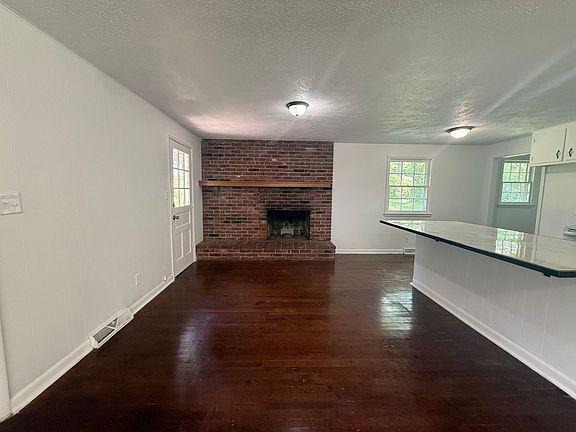 4th image of 844 W Valley Ct