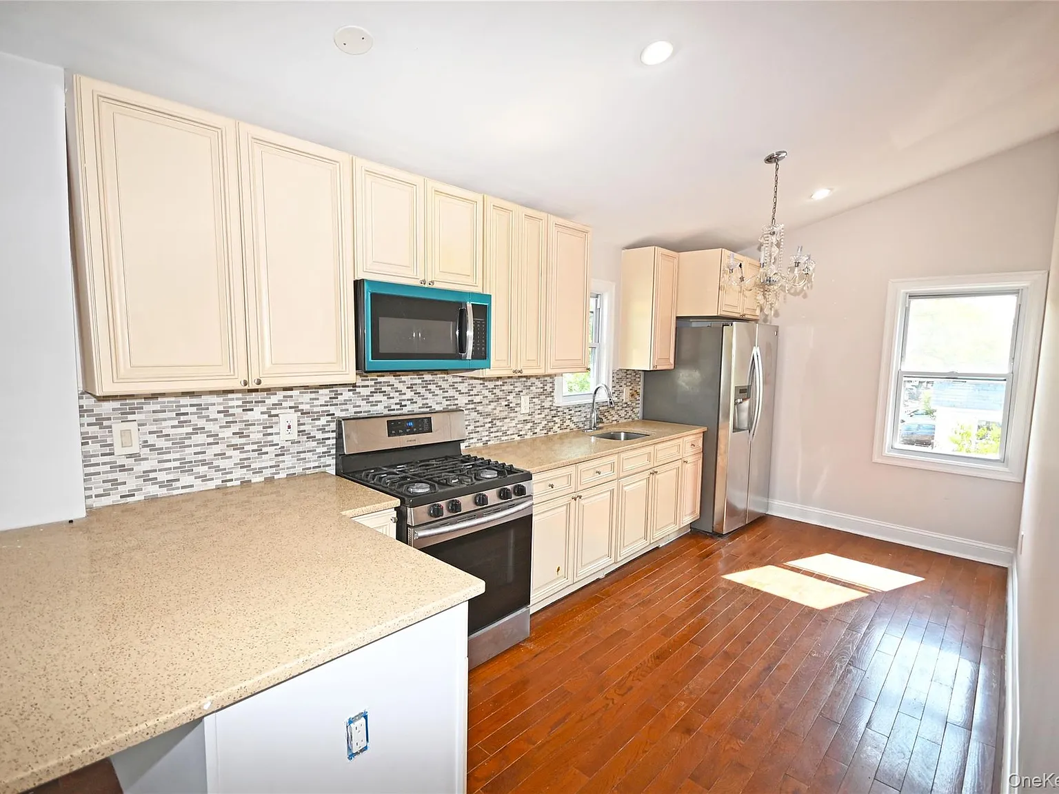 4 bed, 2.0 bath, 1600 sqft, $3,950 — Photo 4
