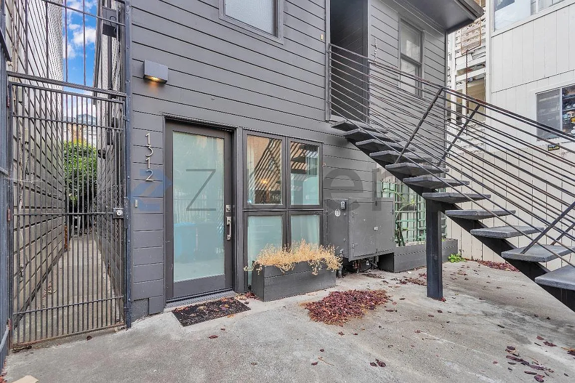 2 bed, 800 sqft, $5,950 — Photo 2