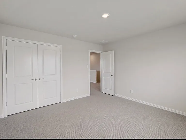 410 Stagg St — Photo 7