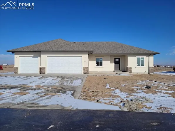 697 E Cabaret Dr, Pueblo West, CO 81007
