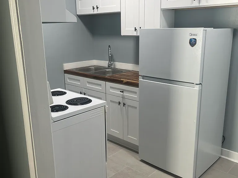16 Academy St #6 — Photo 4
