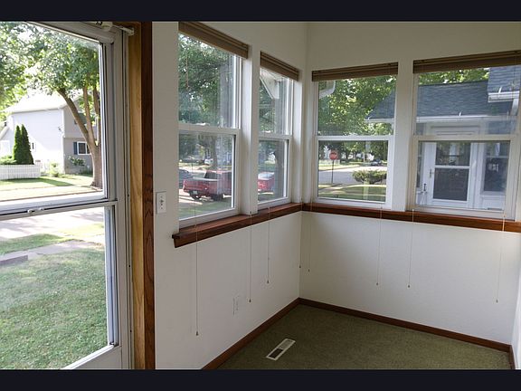 Front entry room 11.5 x 5.5