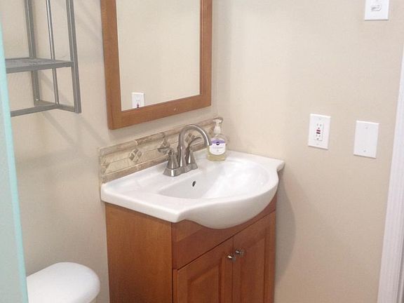 5th image of 504 SE 19th St APT 3