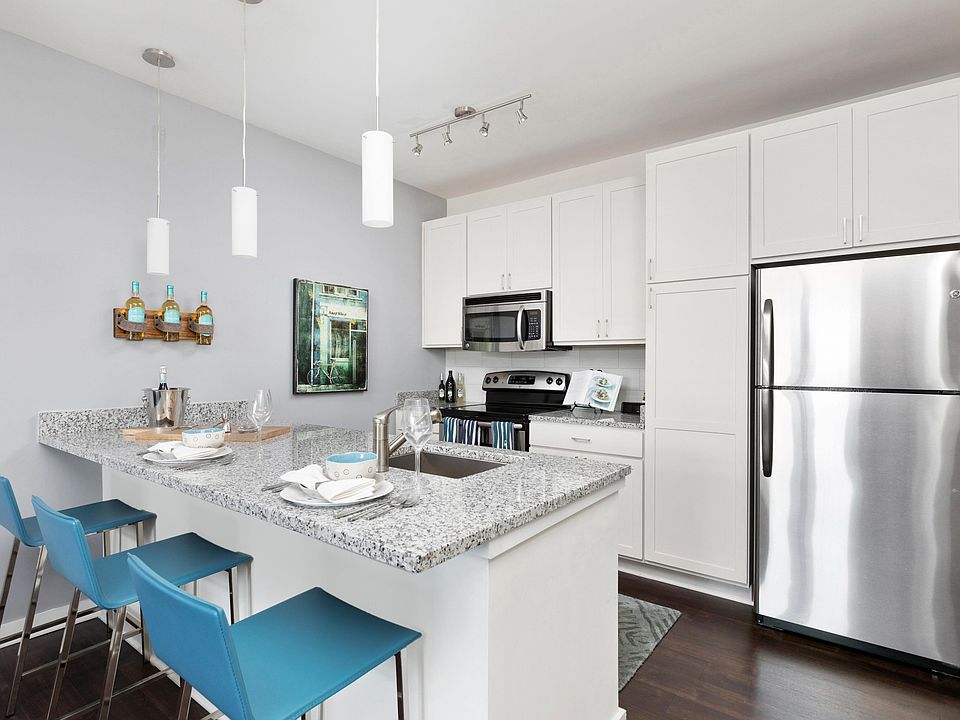 Upgraded Kitchen with Stainless Steel Appliances