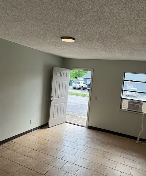 102 Gregory Dr #8 — Photo 3