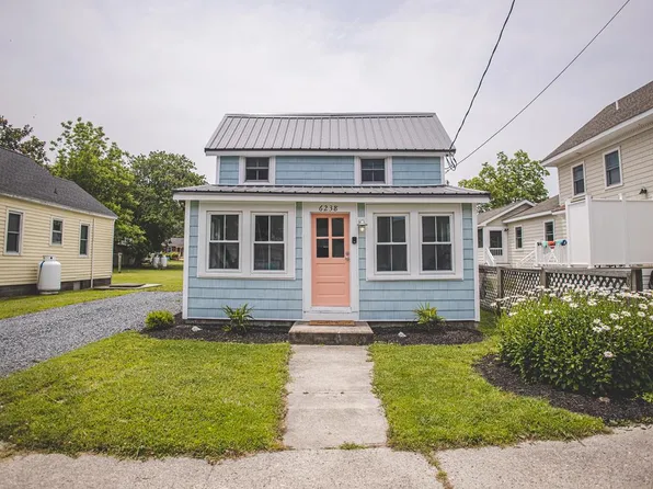 6238 Clark St, Chincoteague Island, VA 23336