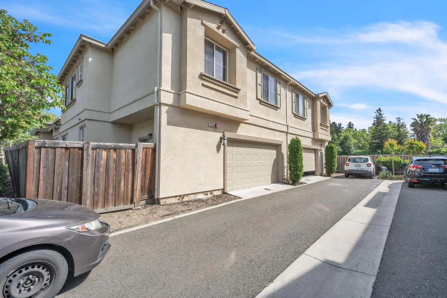 2256 Dorset Ln photo 1