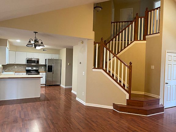 3rd image of 4612 Creekside Dr