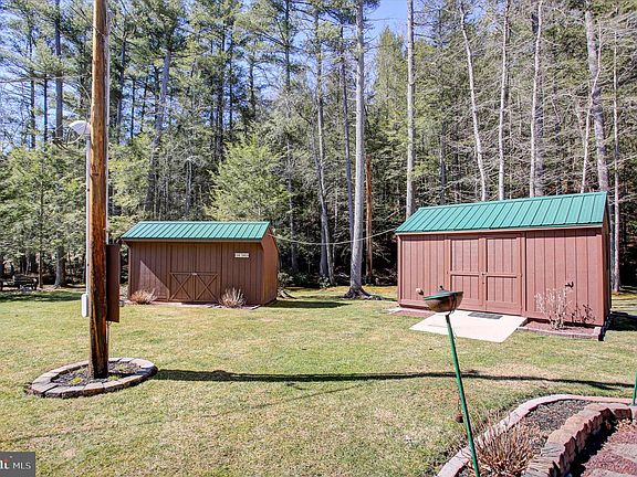 3rd image of 2010 Pine Grove Rd