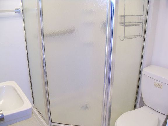 5th image of 205 N 23rd St APT 1