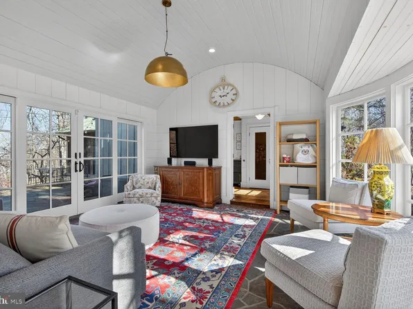 17651 Raven Rocks Rd, Bluemont, VA 20135