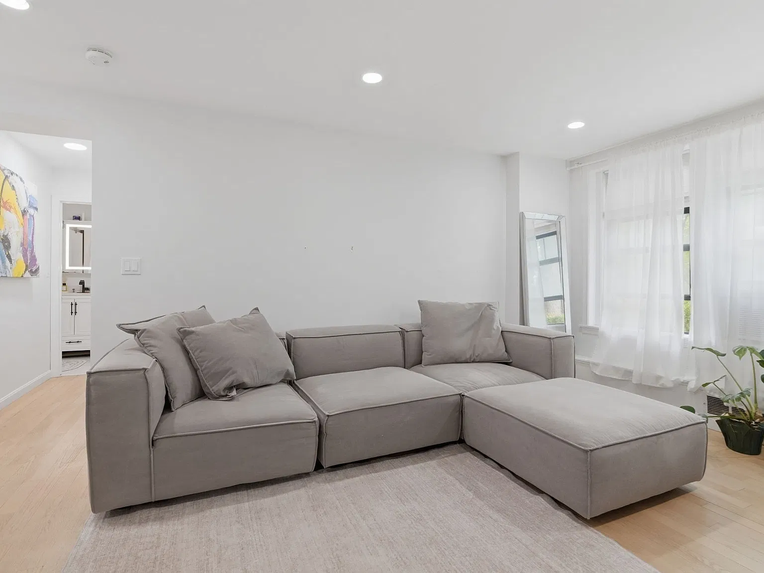 1 bed, 575 sqft, $3,000 — Photo 3