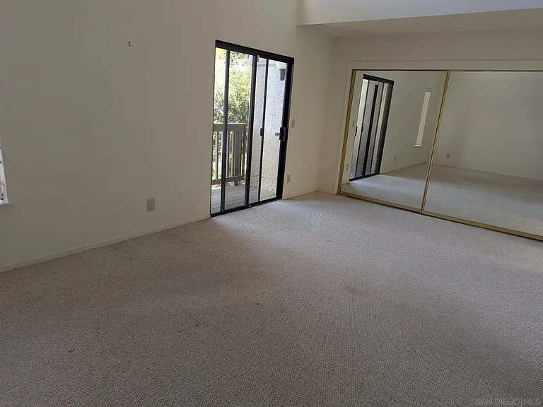 41 Montsalas Dr — Photo 7