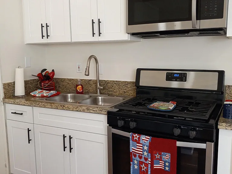 STOVE AND MICROWAVE