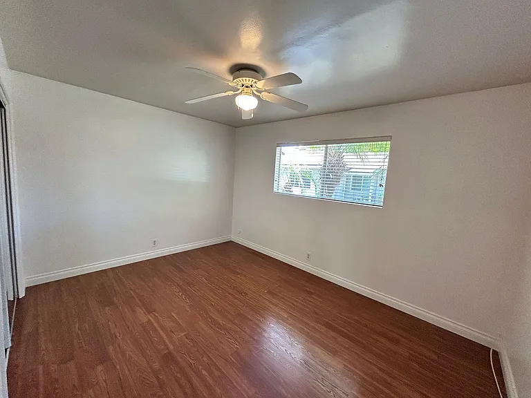 610 E Palmyra Ave — Photo 16