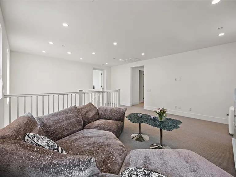 135 Oakstone — Photo 33