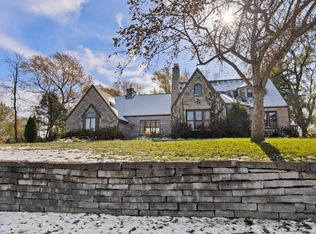 3227 W Layton Ave, Greenfield, WI 53221