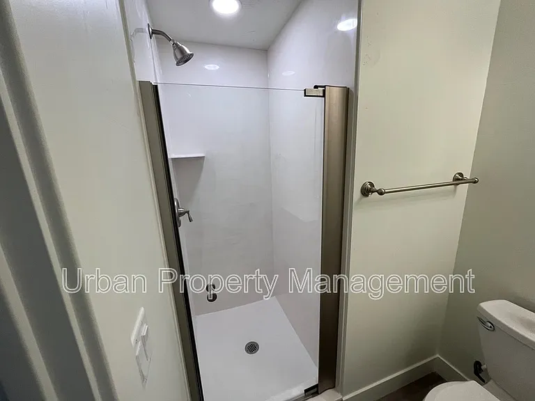 940 W Shadow Brook Ln — Photo 3