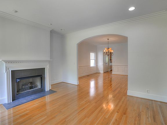 4th image of 1800B Ashwood Ave