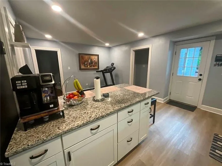 1712 N Mebane St — Photo 13