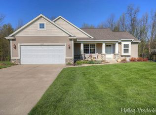 2267 Applegate Dr NW, Grand Rapids, MI