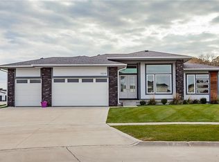 10218 Crownland Pl, West Des Moines, IA 50266